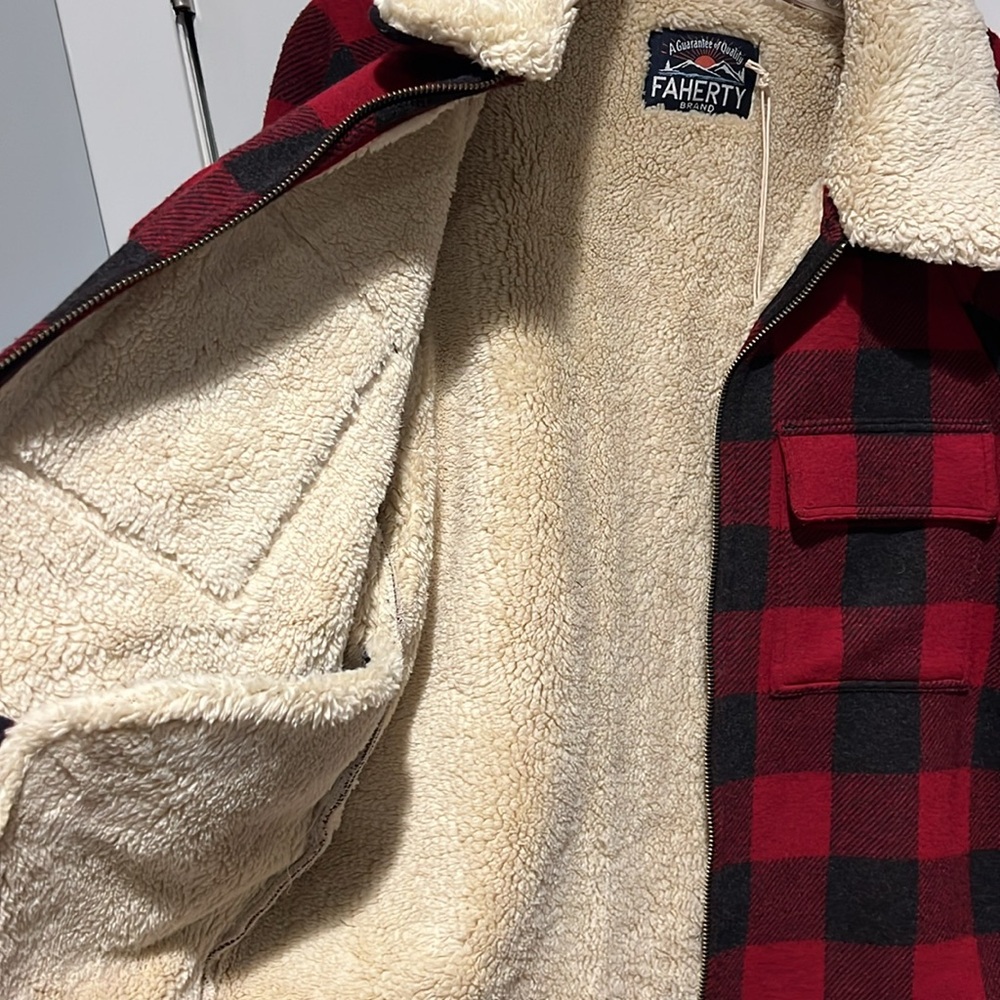 NWT- Faherty Women’s fleece Lined plaid jacket - Large
So soft and cozy! - Picture 5 of 9